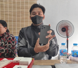 lên hồ sơ góp cho em trai mua 13PM <3