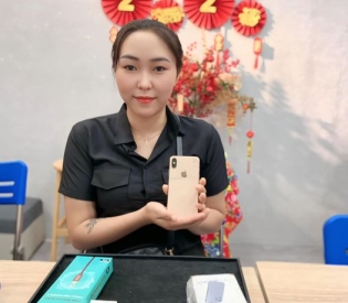 chị đẹp rước XS Max 