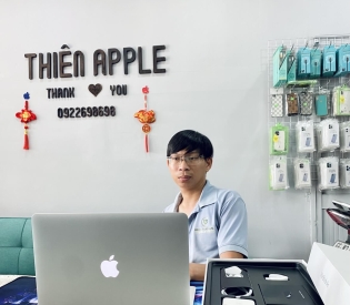 Chuyên mục bàn giao laptop cho anh khách .