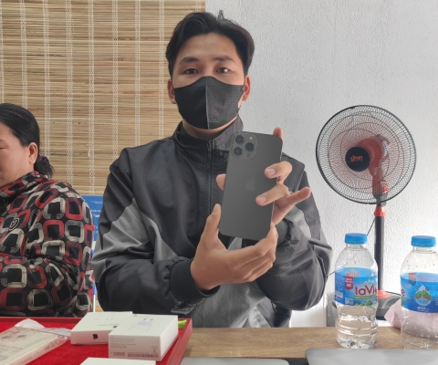 lên hồ sơ góp cho em trai mua 13PM <3