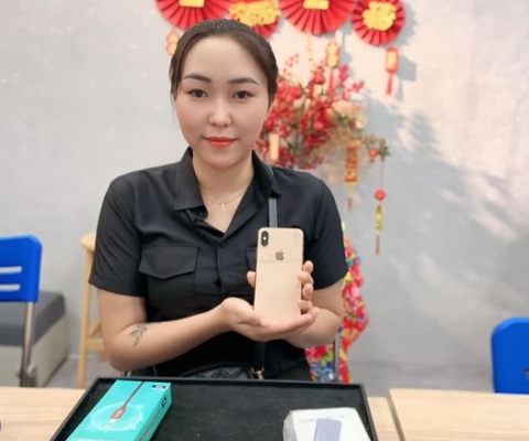 chị đẹp rước XS Max 