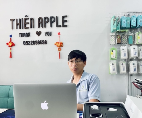 Chuyên mục bàn giao laptop cho anh khách .