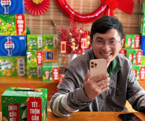 đập hộp iPhone 12pro cười tươi như hoa