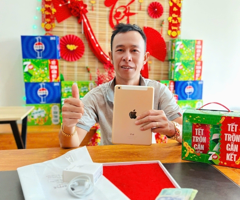 anh khách ruột ghé chốt ipadmini3